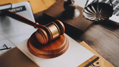 ¿Cuándo una adopción se cataloga penalmente como ilegal?